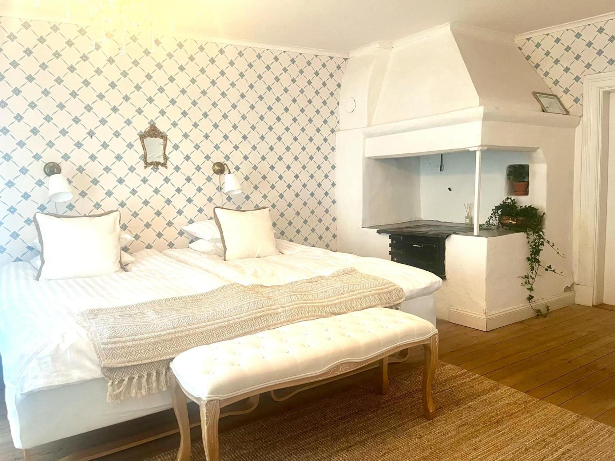 Loevstabruks Vaerdshus Och Brukshotellet Aenkehuset ภายนอก รูปภาพ